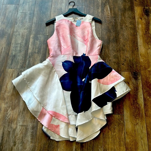 White Floral Elegant Dress - Picture 1 of 6